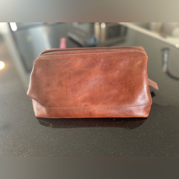 Leather like new fossil travel framed bag - Picture 4 of 5